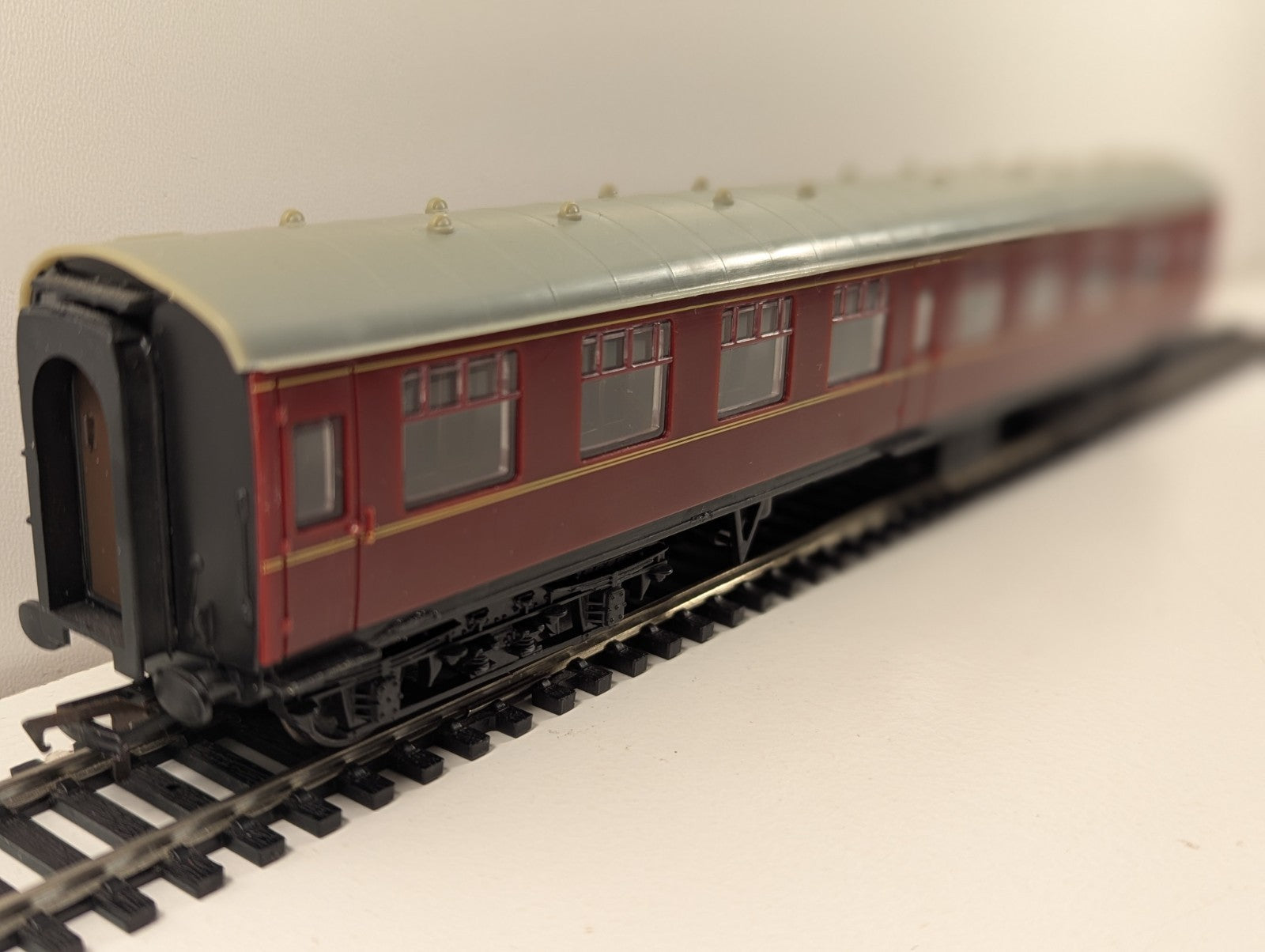 Your Model Railway Village Coach Maroon OO Gauge