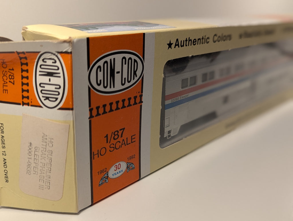 Con-Cor HO Scale Amtrak Phase III 85' Superliner Sleeper Car