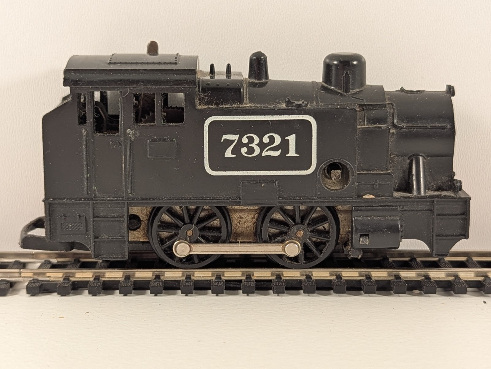 Tri-ang Hornby – Clockwork Locomotive (7321, Missing Funnel / No Key) – OO Gauge