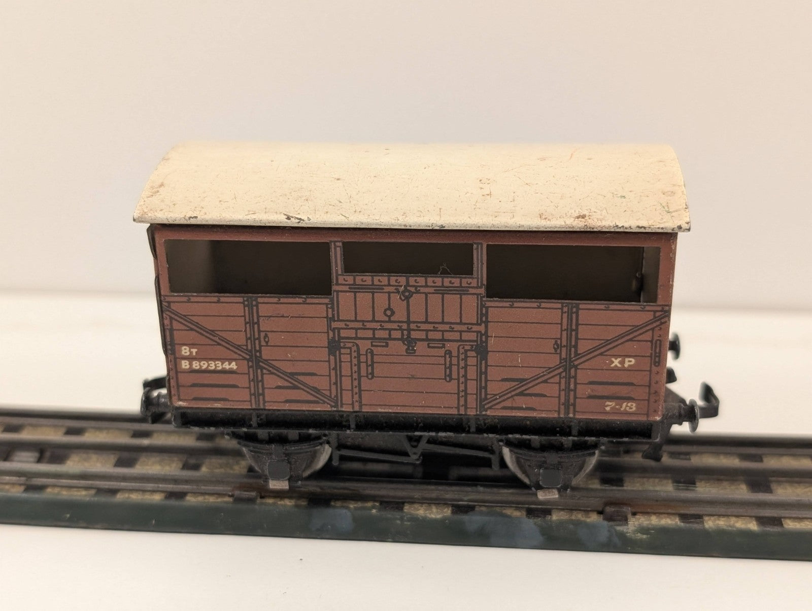 Hornby Dublo 8T Cattle Wagon – No. B893344 – OO Gauge