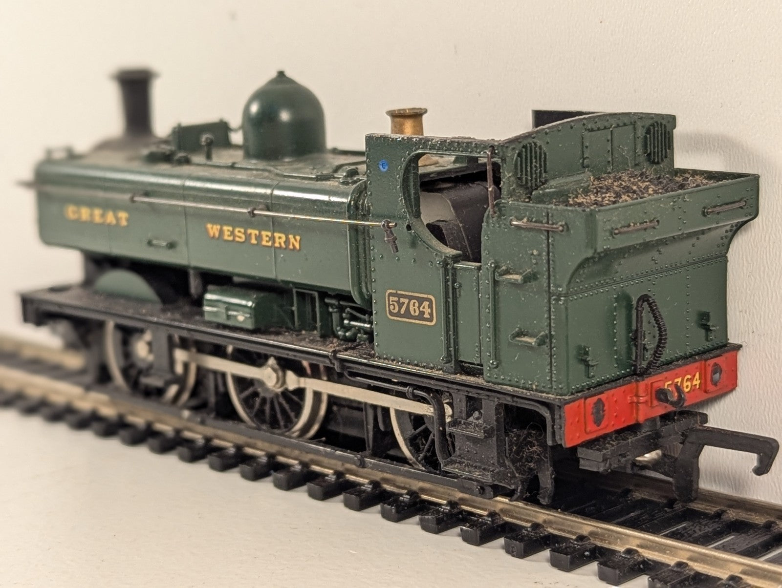 Mainline 37084 GWR Class 57XX 0-6-0PT No.5764 Pannier Tank Missing Roof