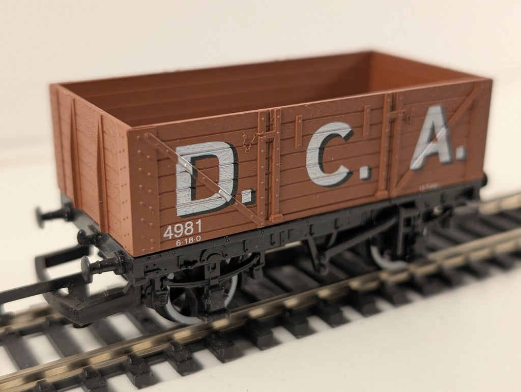 Hornby R036 OO Gauge 7-Plank Open Wagon in Brown D.C.A. Livery