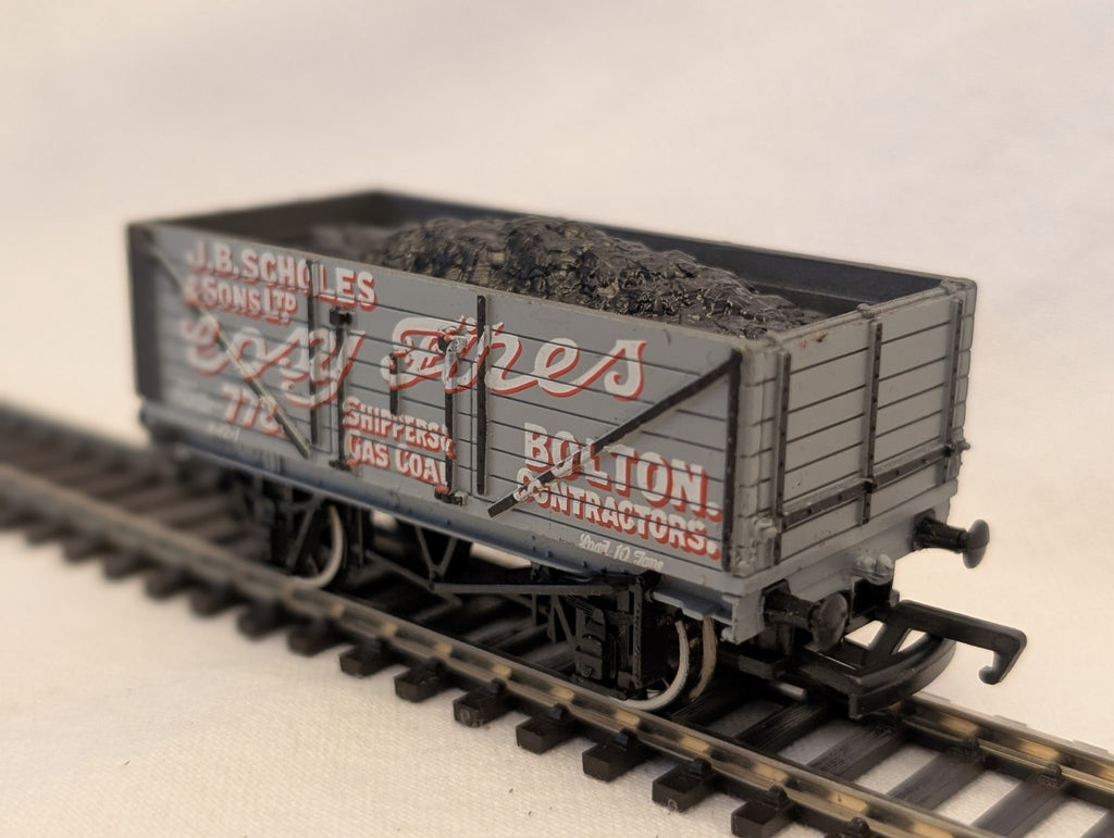 Bachmann OO Gauge 7 Plank Wagon J.B. Scholes & Sons Ltd 'Cosy Fires