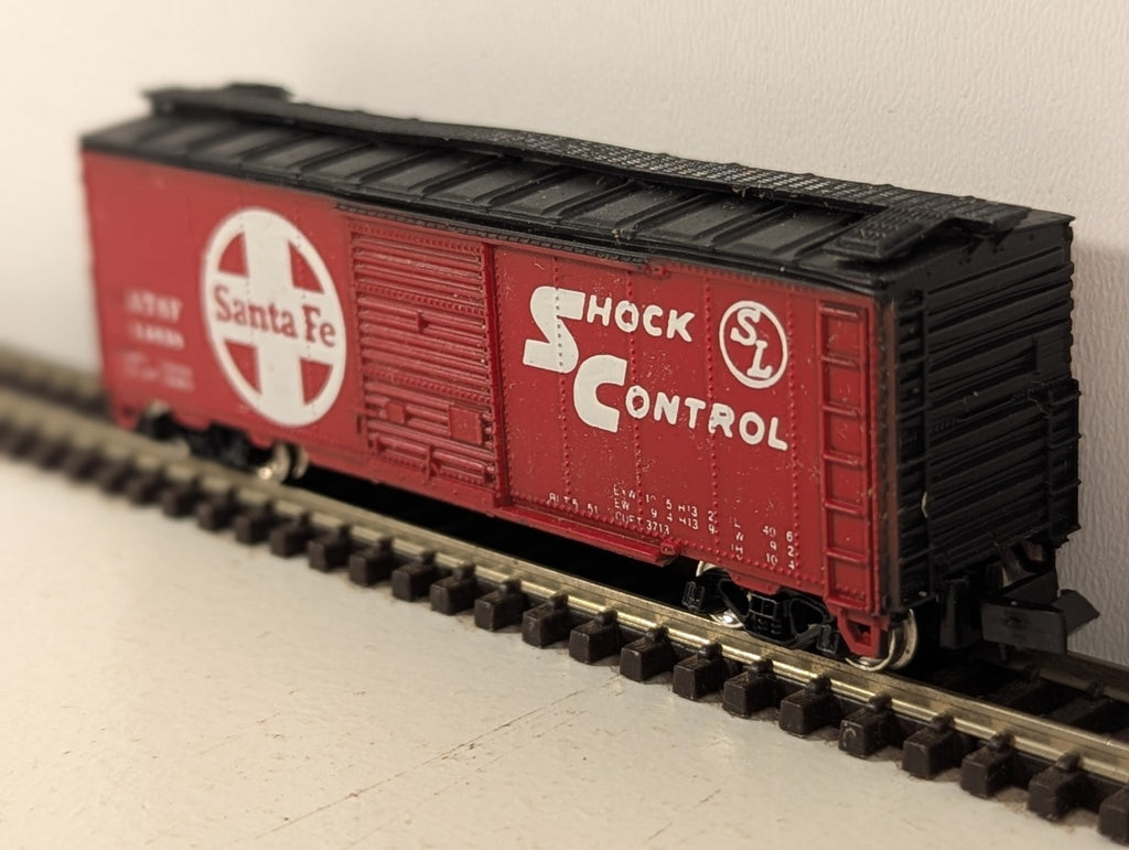 Con-Cor 0001-01801A N Gauge Santa Fe Steel Boxcar - Boxed