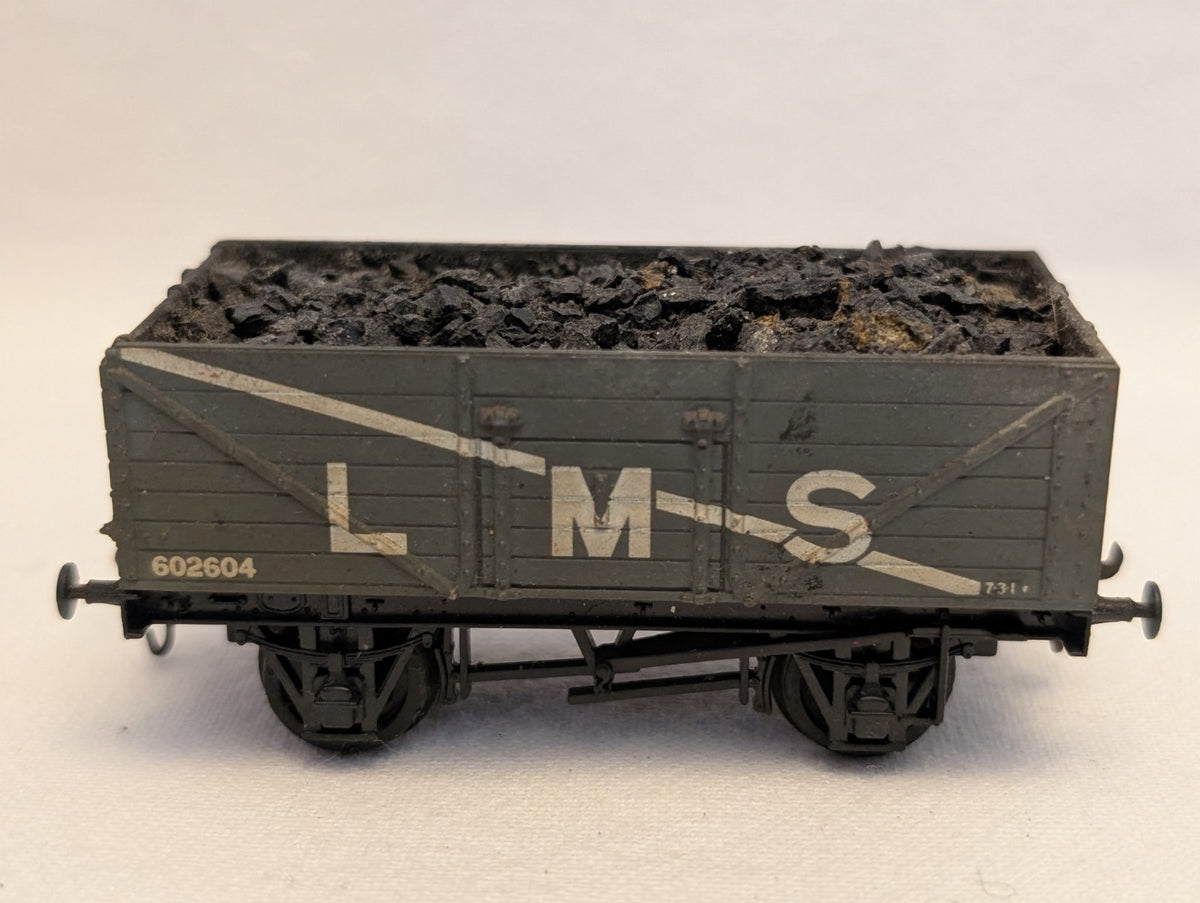 Airfix 602604 OO Gauge LMS 7-Plank Open Wagon - Chain Couplings