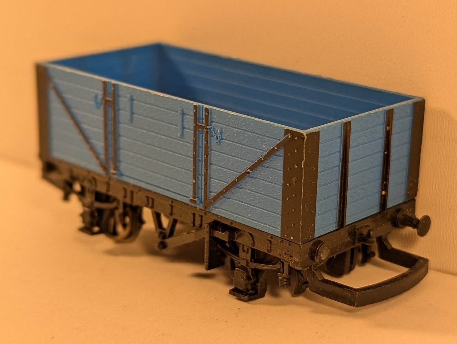 Hornby OO Gauge 5 Plank Open Wagon Blue