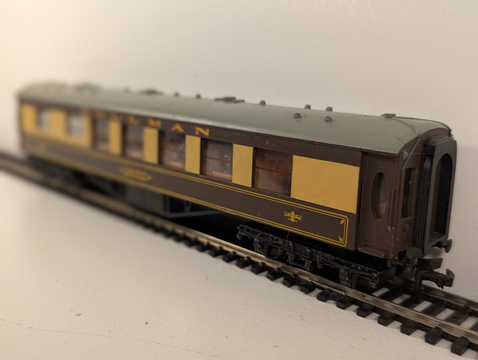 Hornby Dublo 4035 Pullman Parlour Car 'Aries' OO Gauge