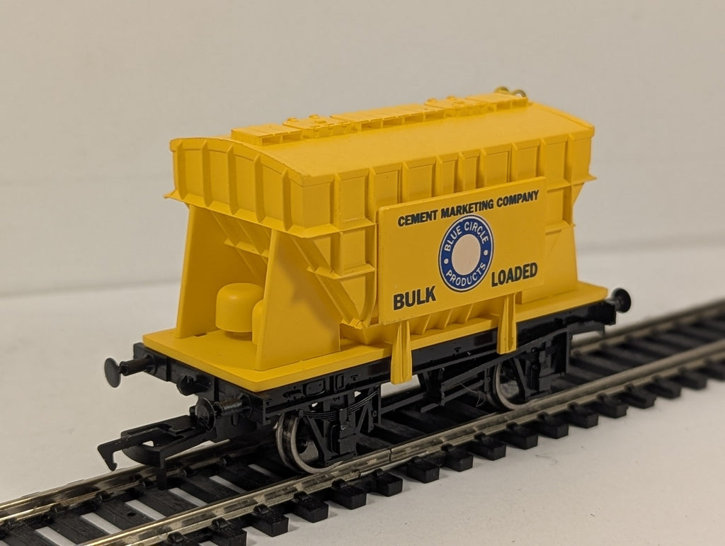 Dapol OO Gauge Presflo Cement Wagon Goods Wagon Blue Circle Yellow B683