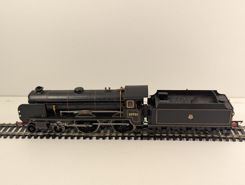 Hornby R2744 BR Schools Class 4-4-0 “Blundell’s” – DCC Ready