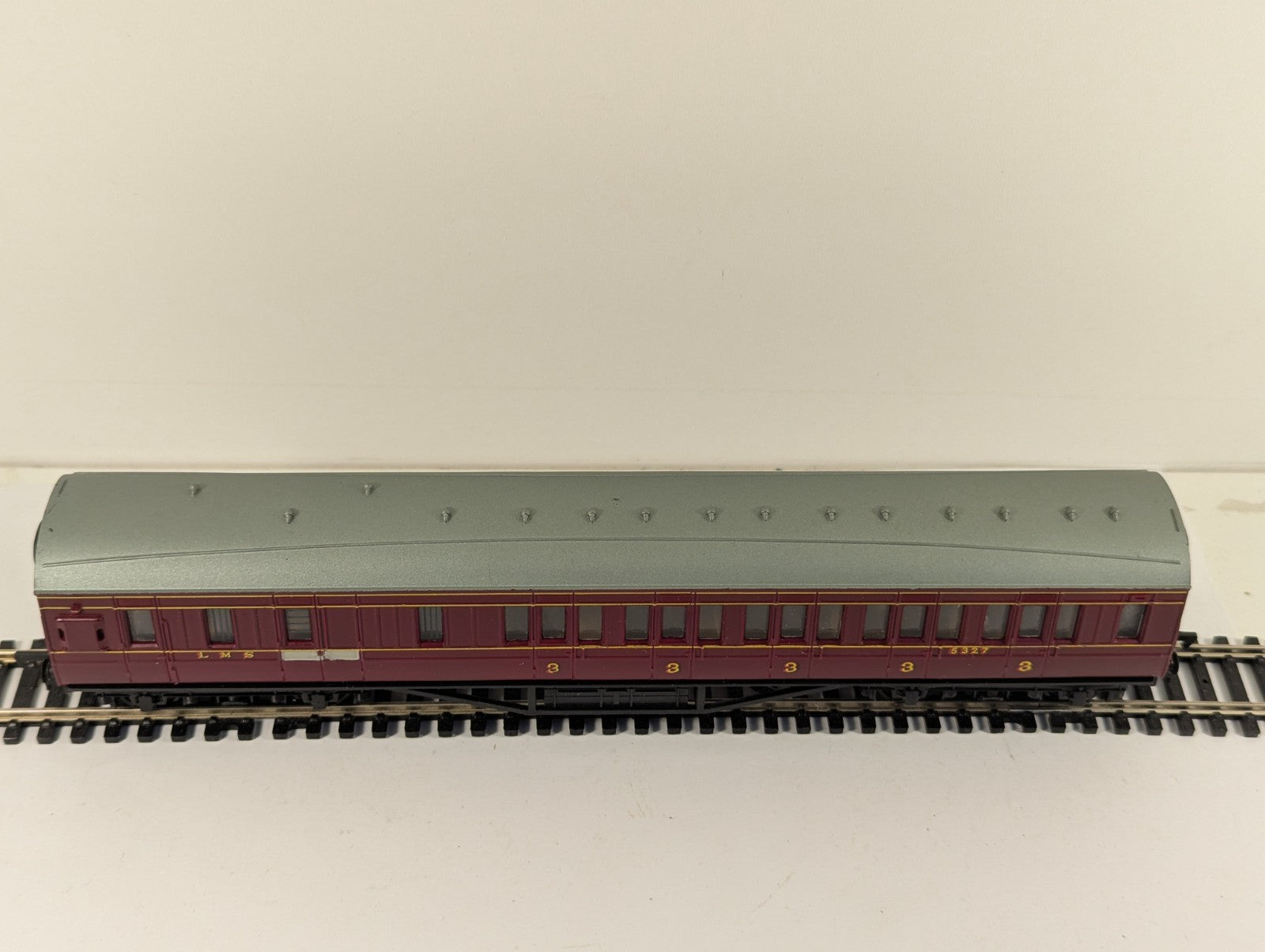 Mainline 37-109 OO Gauge LMS 57ft1st/3rd Class Corridor BrakeCoach Crimson Boxed