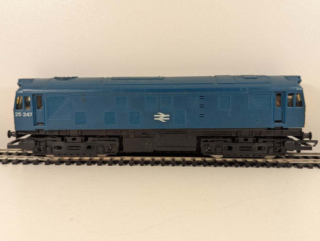 Hornby R068 OO Gauge Class 25 Diesel Locomotive 25247 – BR Blue – DCC Fitted