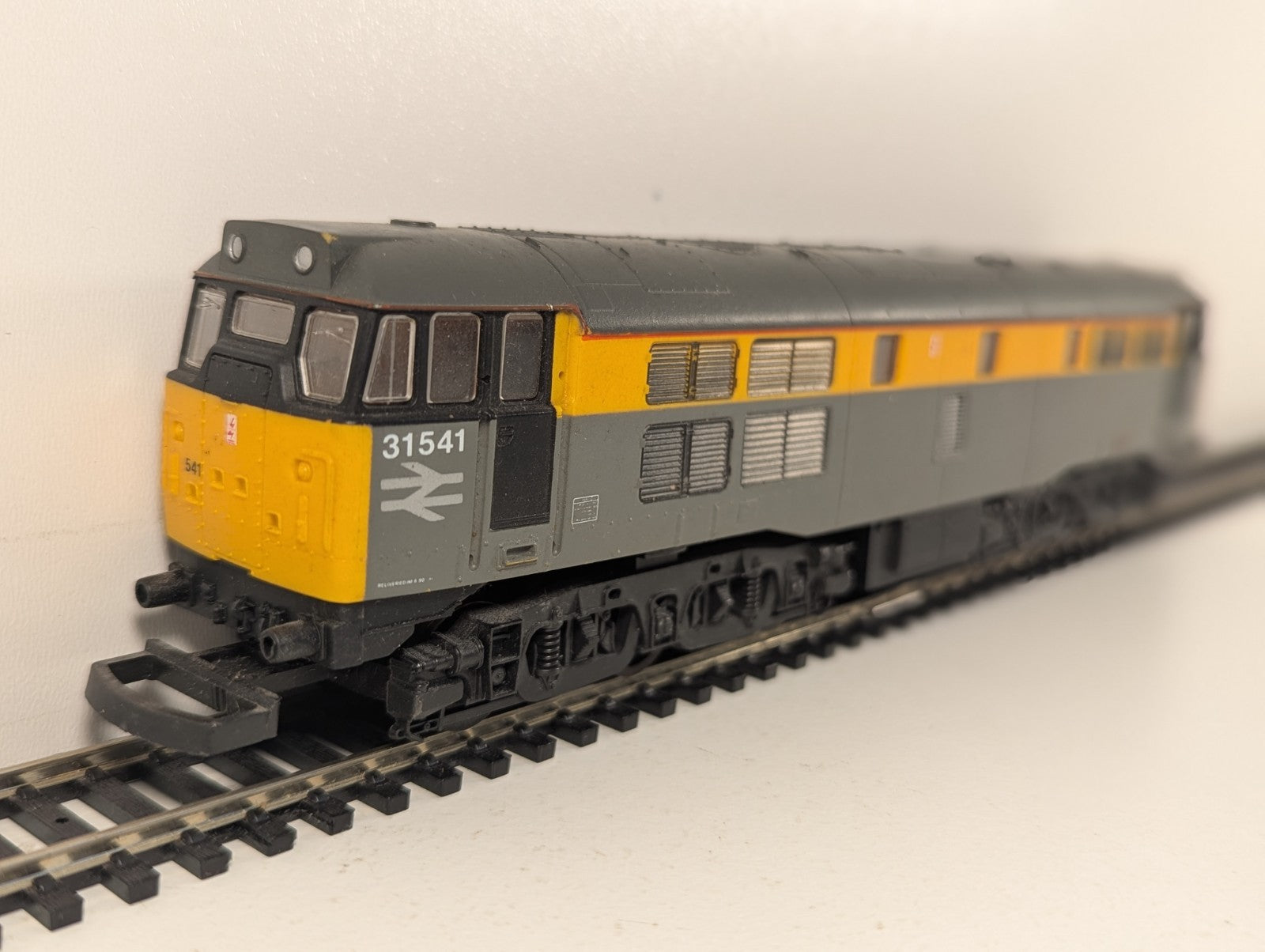 Lima OO Gauge BR Class 31 31541 Dutch Livery Diesel Locomotive Missing Buffers