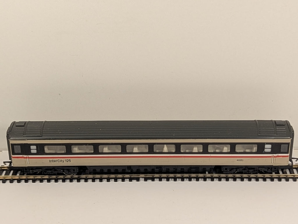 Hornby R439 OO Gauge BR Mk3 Coach TSO 42251 InterCity 125