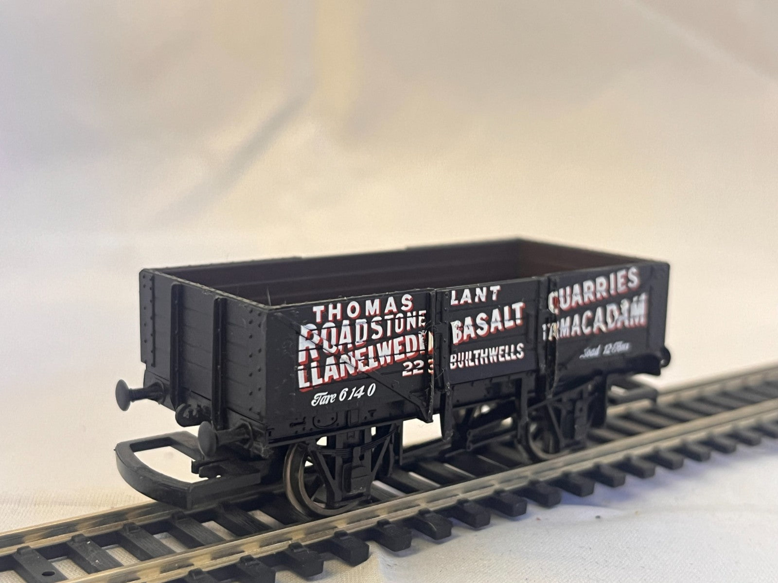 Hornby OO Gauge Thomas Lant Basalt Quarries 5 Plank Wagon