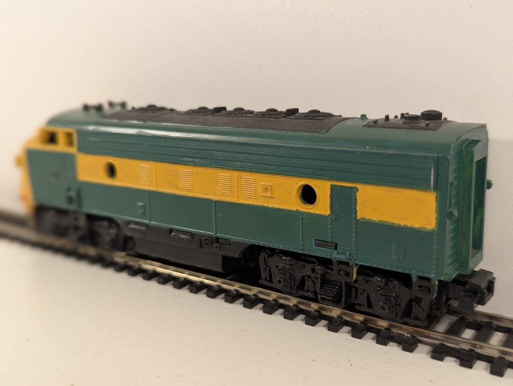 Athearn HO Scale Chicago & North Western EMD F7 Diesel Locomotive with Lights