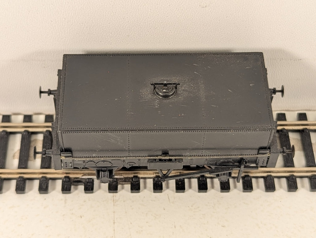OO Gauge Rectangular Tank Wagon Goods Wagon Black
