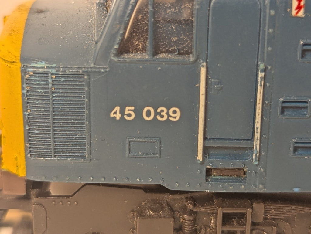 Mainline OO Gauge Class 45 'The Manchester Regiment' Diesel Loco