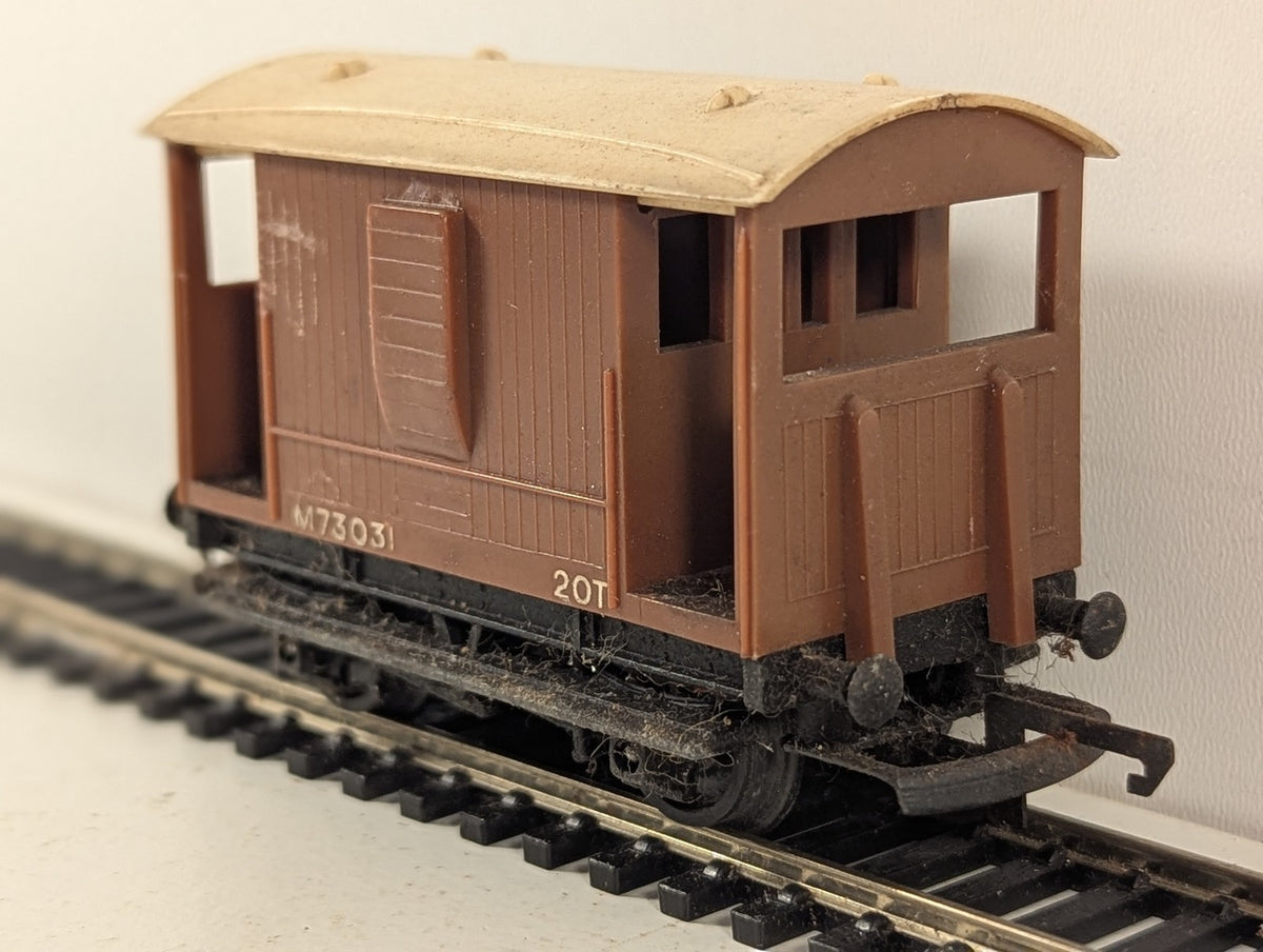 Tri-ang OO Gauge 20T Brake Van Goods Wagon M73031 BR Brown R16