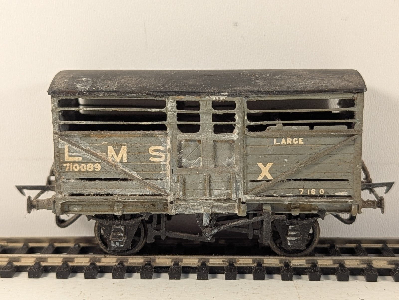 Kit Built OO Gauge LMS Large Cattle Van Cattle Wagon 710043 LMS Grey