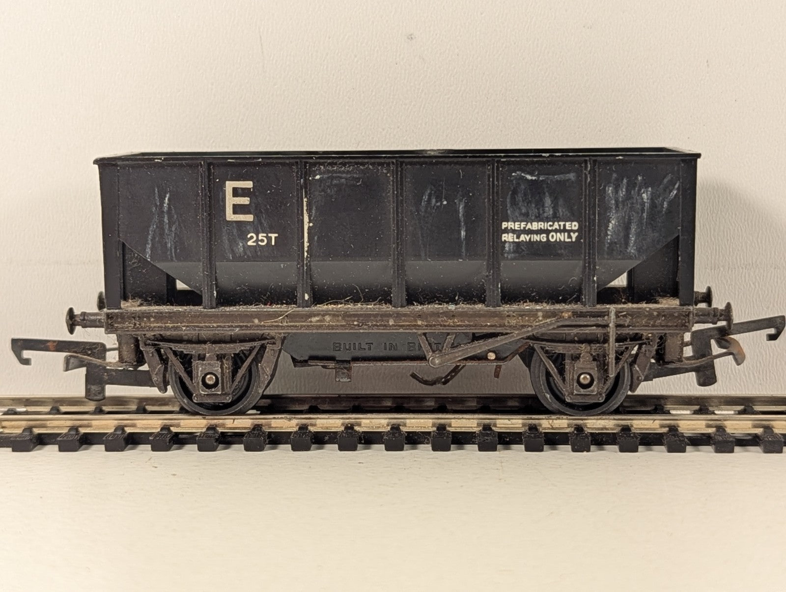 Tri-ang OO Gauge 25 Ton Hopper Wagon 'Prefabricated Relaying Only'
