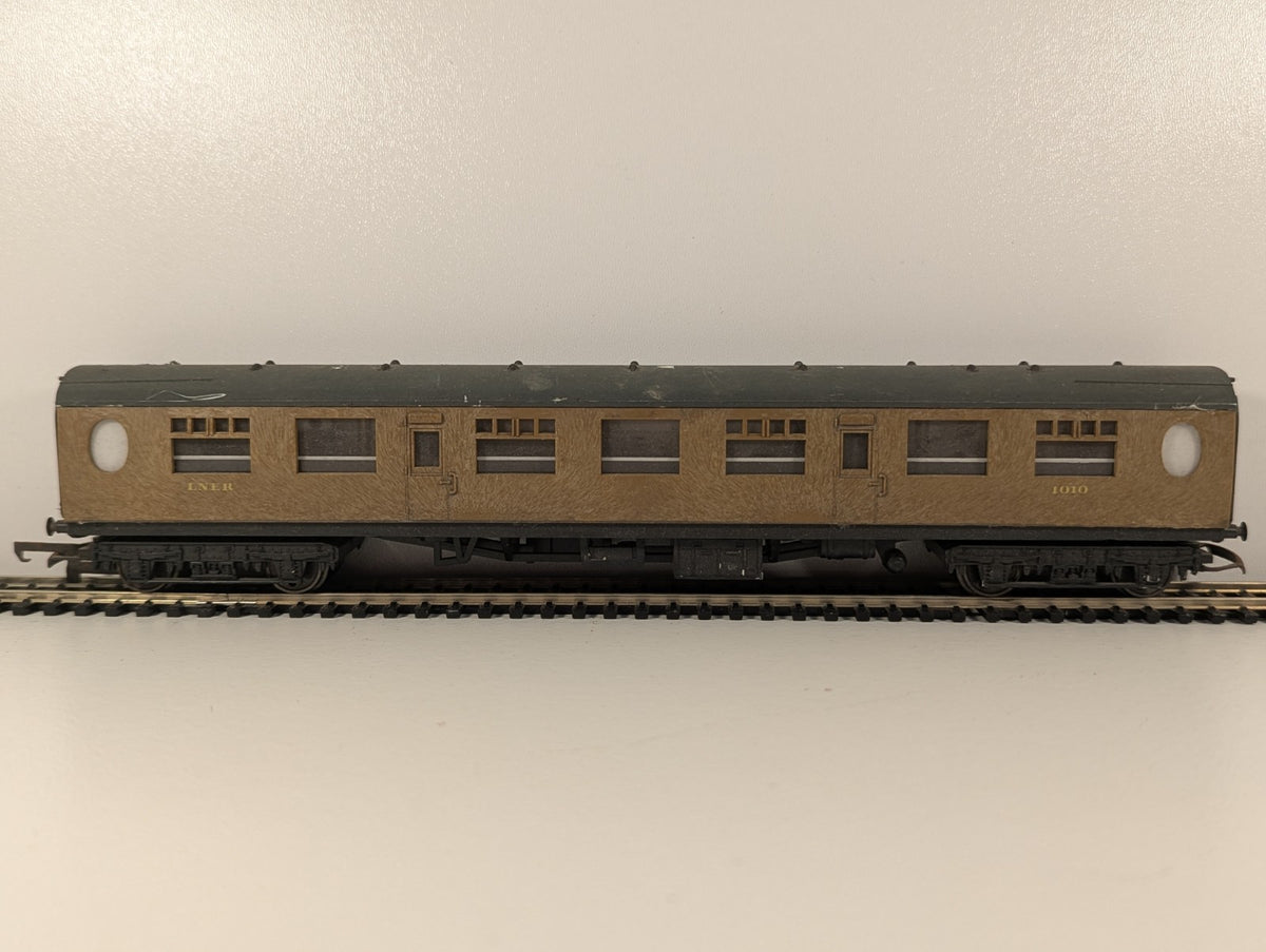 Tri-ang OO Gauge LNER Teak Composite Third Coach
