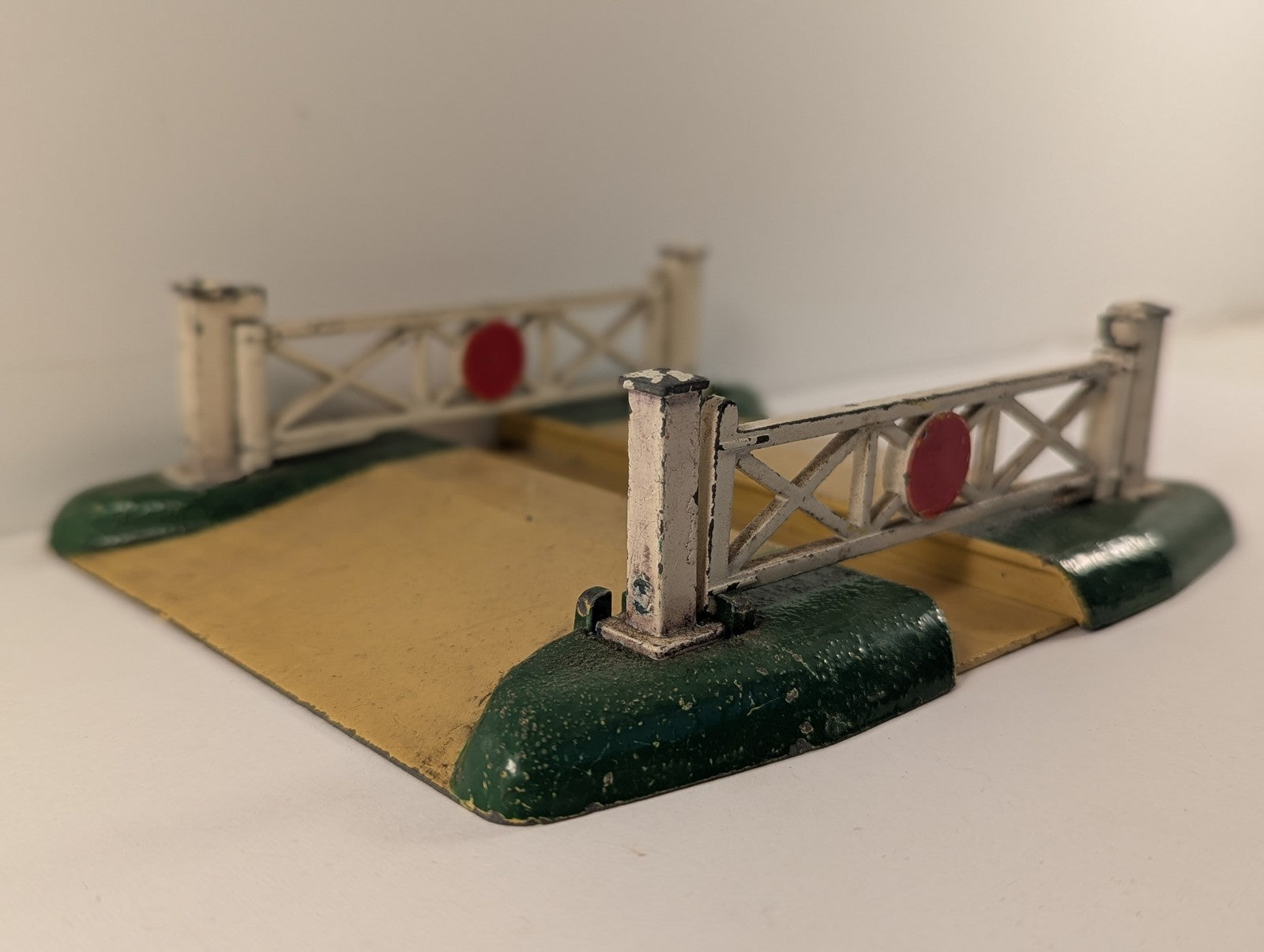 Hornby Dublo OO Gauge D1 Level Crossing