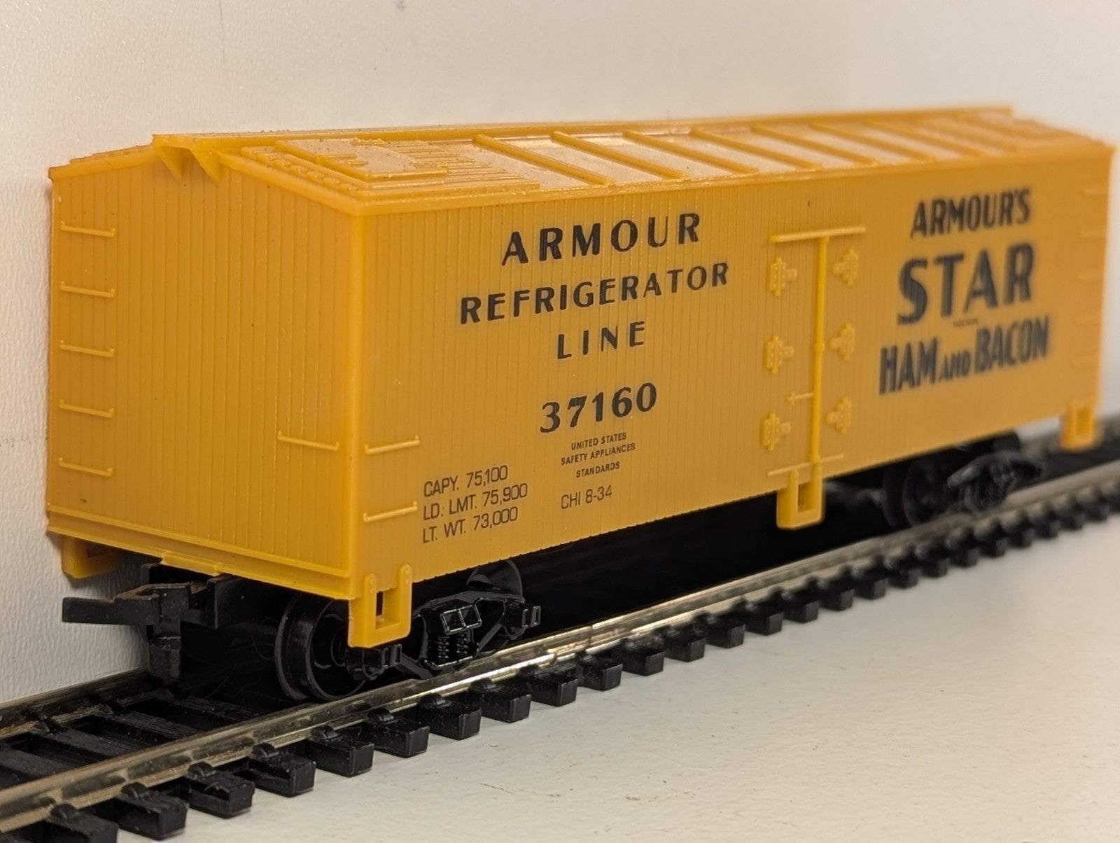 Industrial Rail HO Scale Armour Refrigerator Line Refrigerator Car 3716