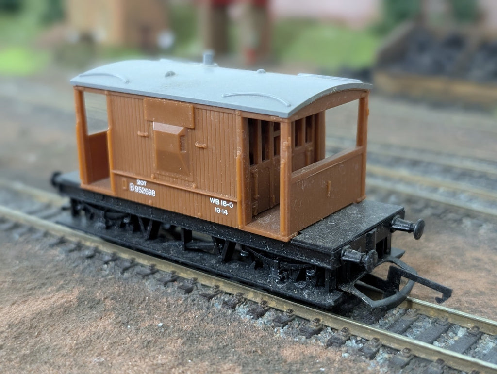 Hornby R218 20T Brake Van BR Bauxite B952698 OO Gauge