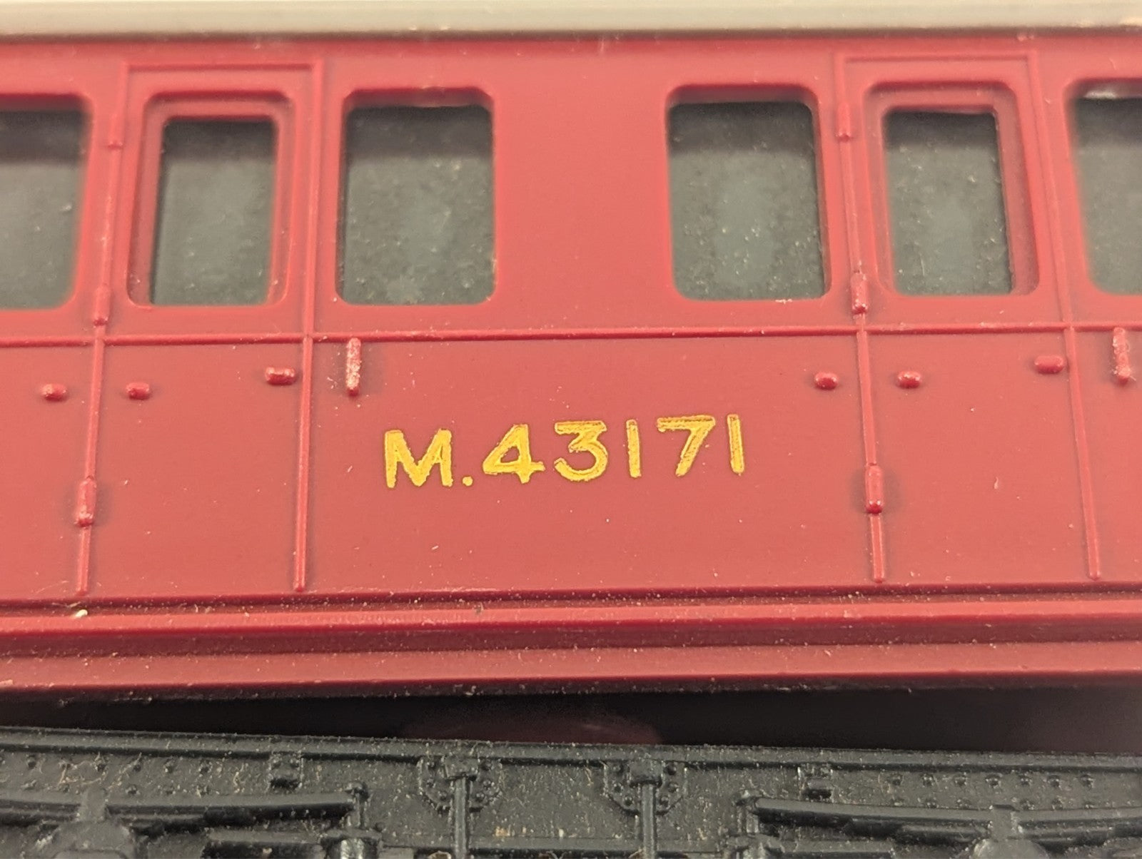 Tri-ang Railways R120 OO Gauge BR Suburban Brake Second Coach