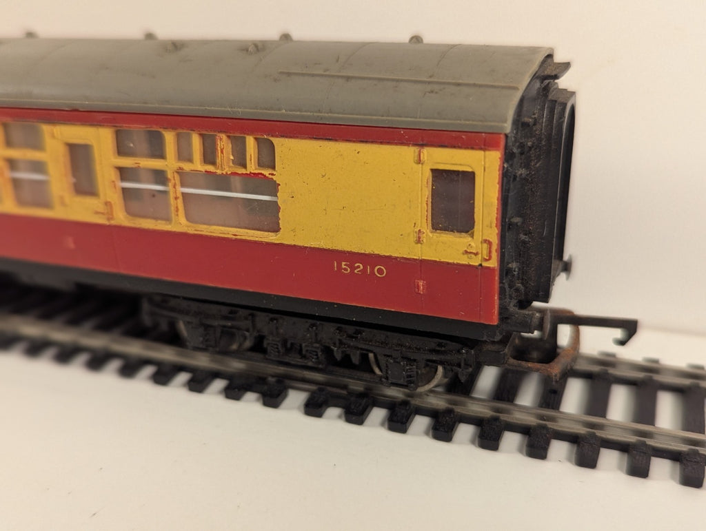 Tri-ang R626 BR Mk1 CK Composite Corridor Coach – 15210 – Crimson & Cream