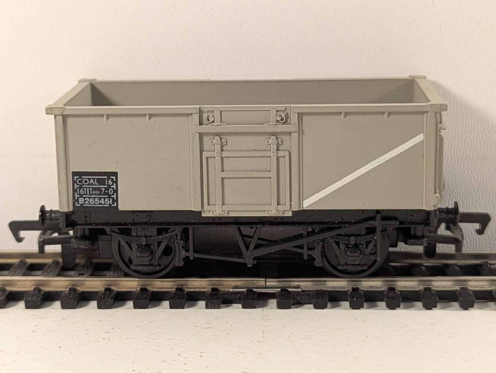 Mainline British Railways 16-Ton Steel Mineral Wagon OO Gauge