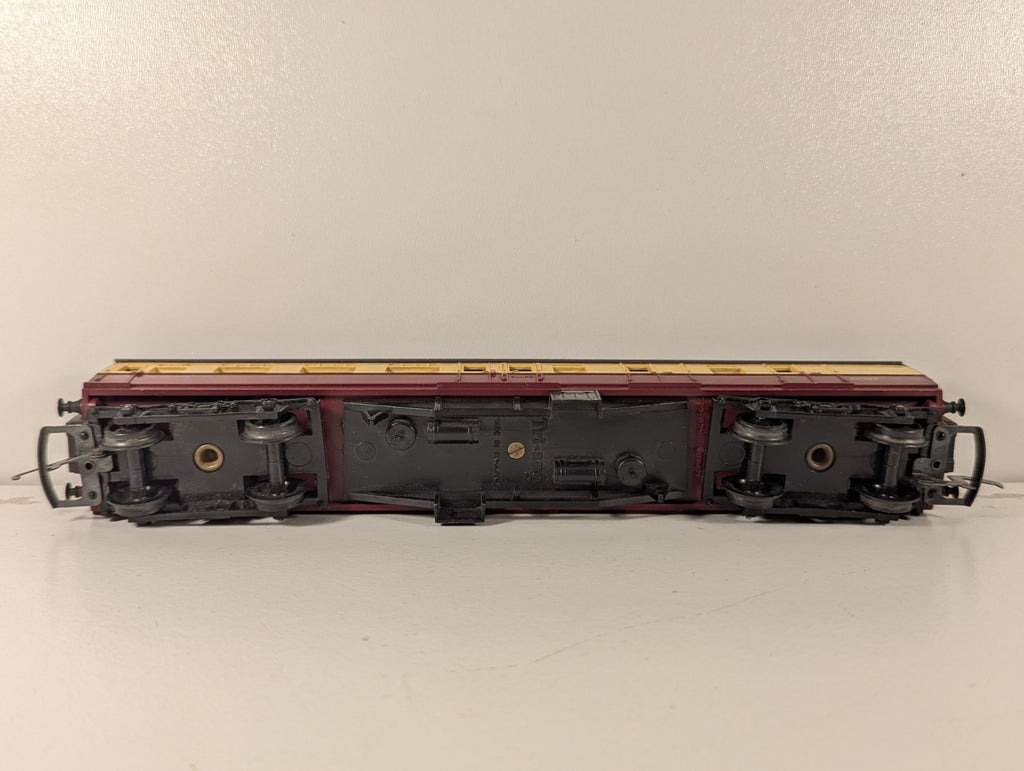 Tri-ang R28 OO BR Main Line Brake Coach Blood & Custard