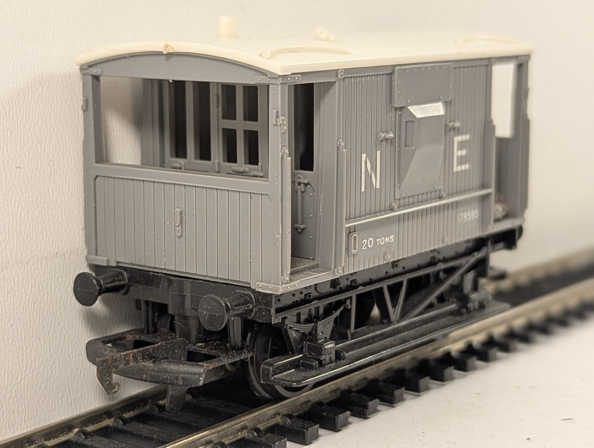 Hornby OO Gauge NE 20 Ton Brake Van 178595 NE Grey R124