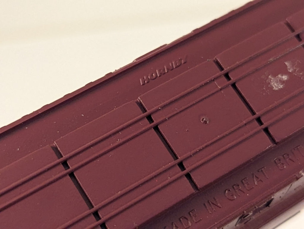 Hornby R352 OO Gauge Class 52 D1062 Western Courier BR Maroon