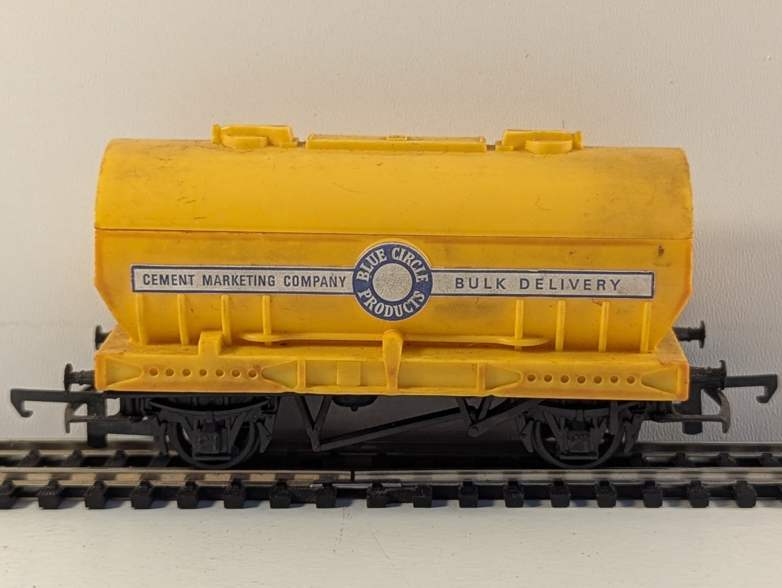 Hornby Tri-ang R564 OO Gauge Blue Circle Cement Wagon