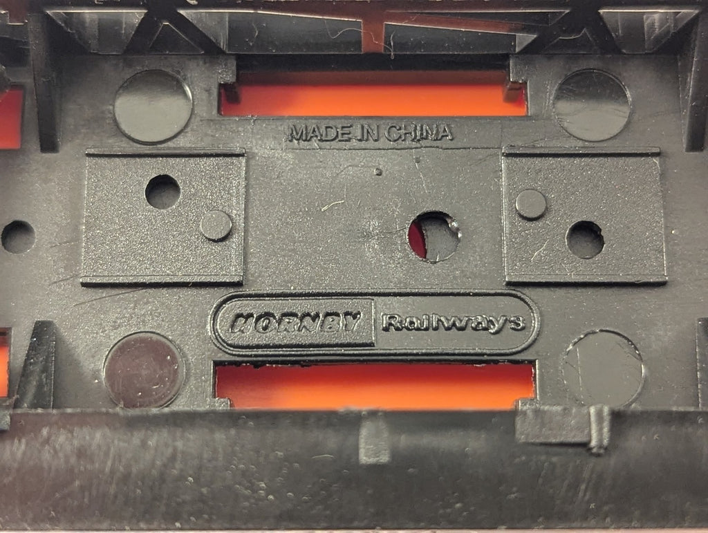 Hornby OO Gauge Annie Passenger Coach 12 Orange