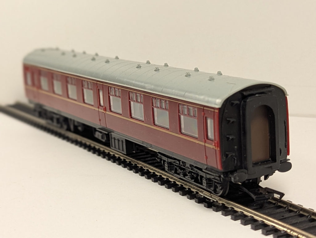 Hacette OO Gauge Stanier Corridor Composite Passenger Coach LMS Maroon