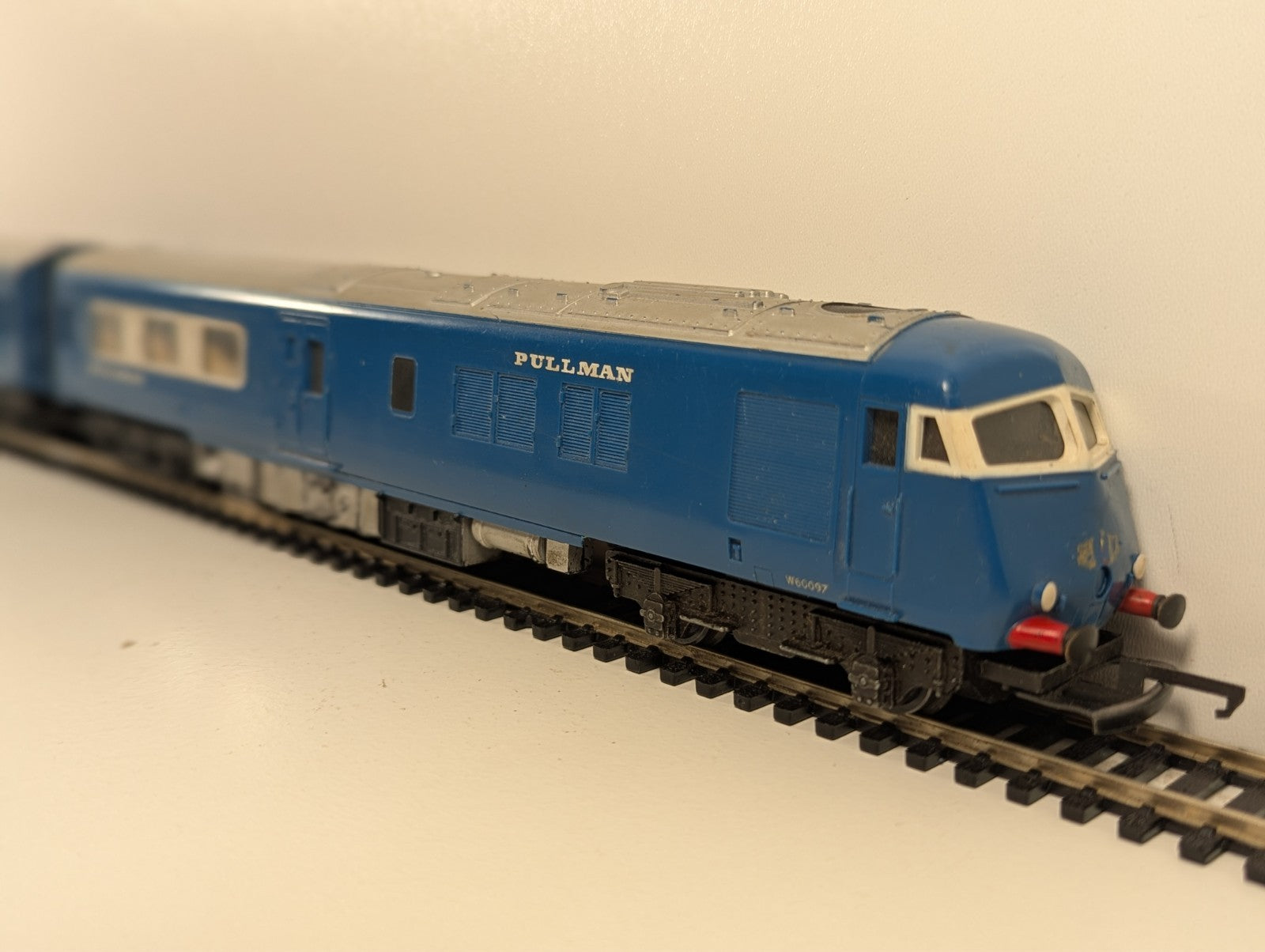 Tri-ang R555/R556 Blue Pullman Train Set OO Gauge