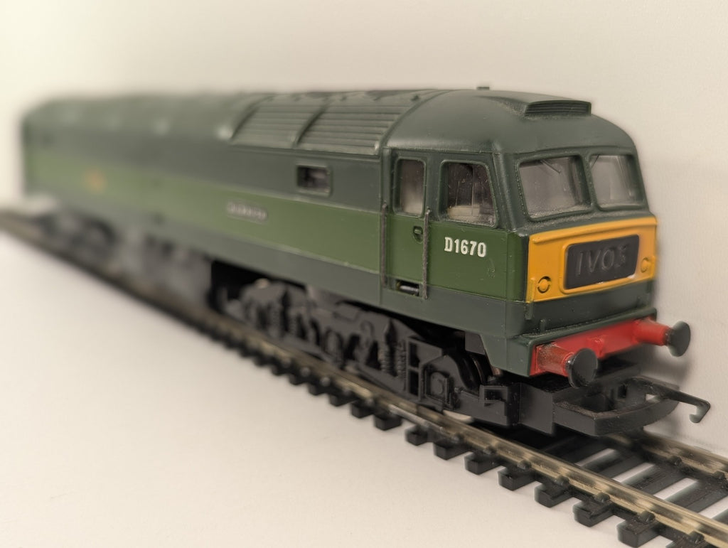 Hornby OO Gauge Class 47 'Mammoth' Diesel Locomotive D1670 BR Two-Tone Green