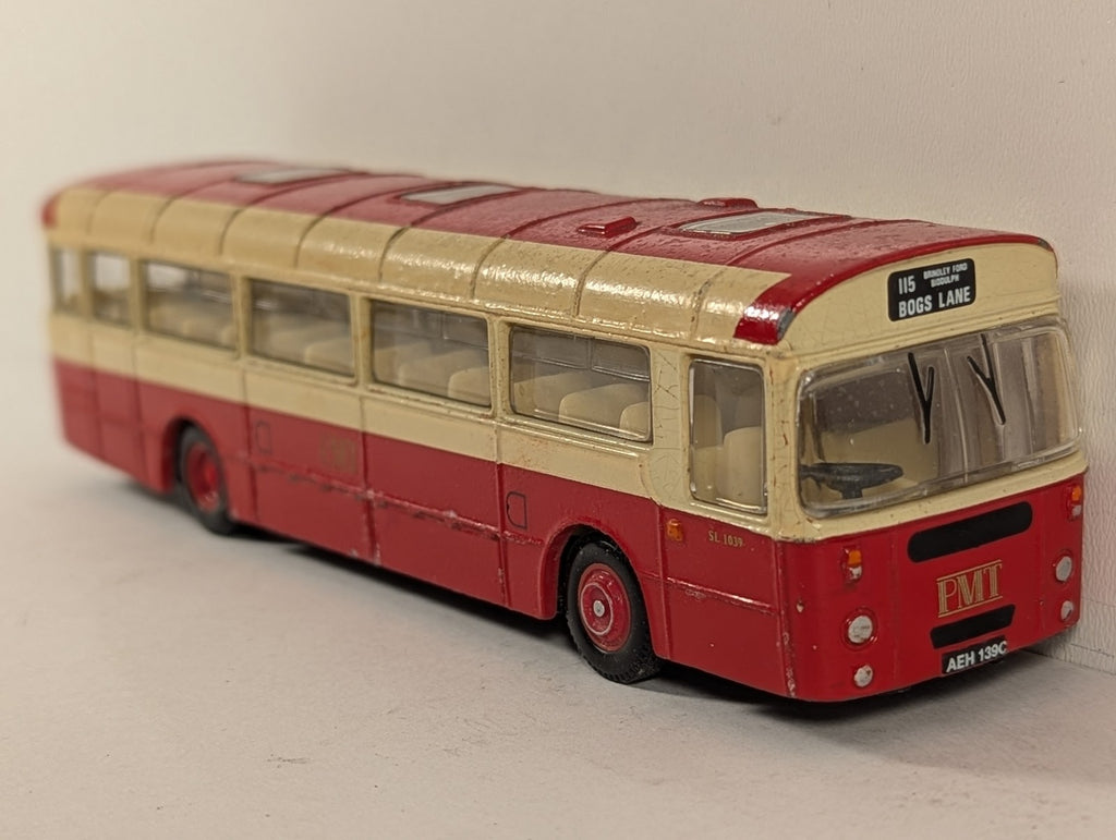 Corgi 1:76 AEC Reliance Weymann Die-cast Model SL 1039