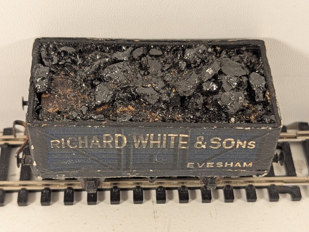 Peco Products R52-3W OO Gauge 7 Plank Wagon Richard White - missing coupler
