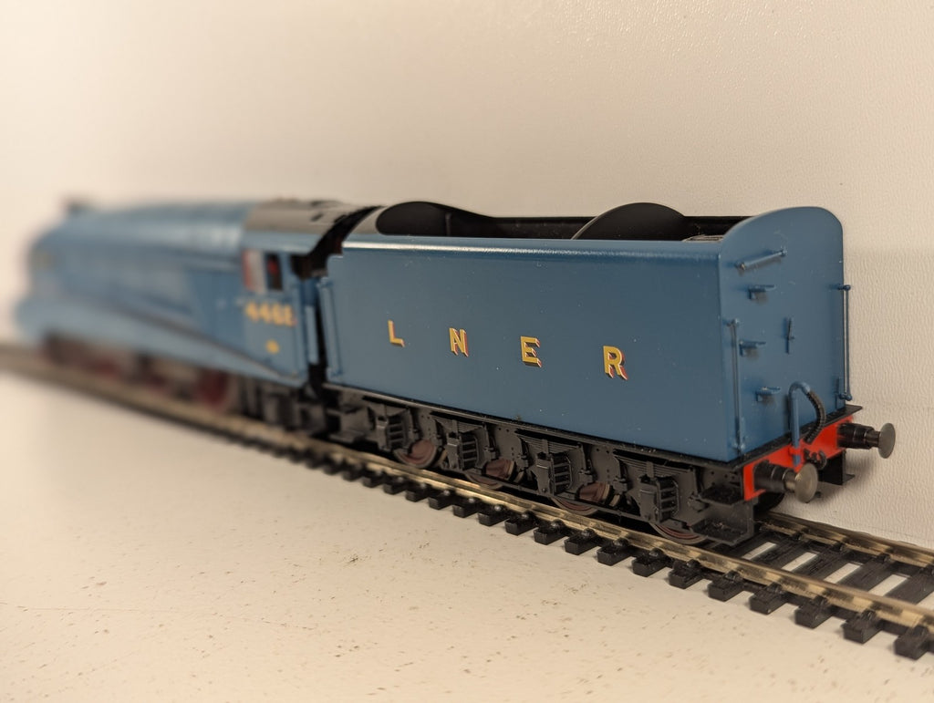 Hornby OO Gauge Class A4 'Mallard' Steam Locomotive 4468 LNER Garter Blue R2339