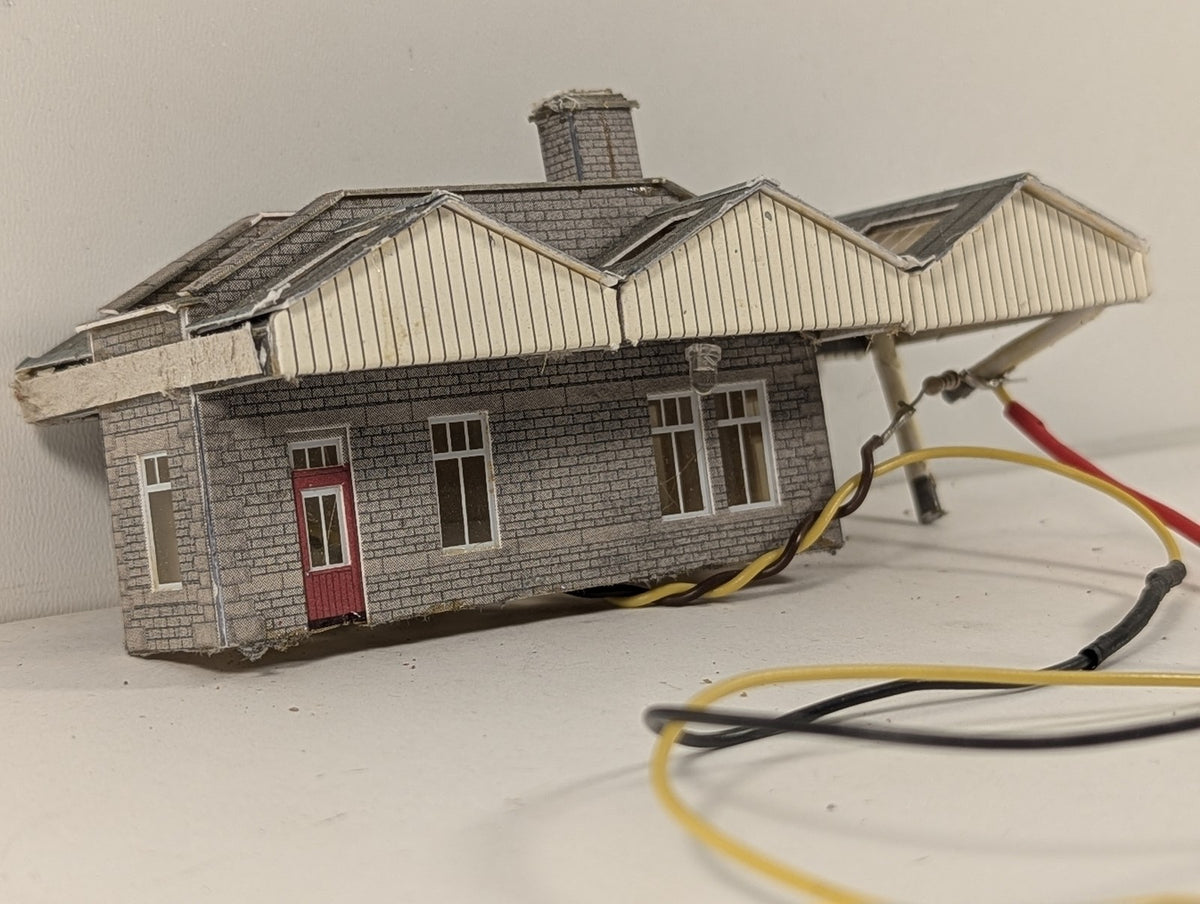 Superquick N Gauge Country Station Building with Platform Canopy