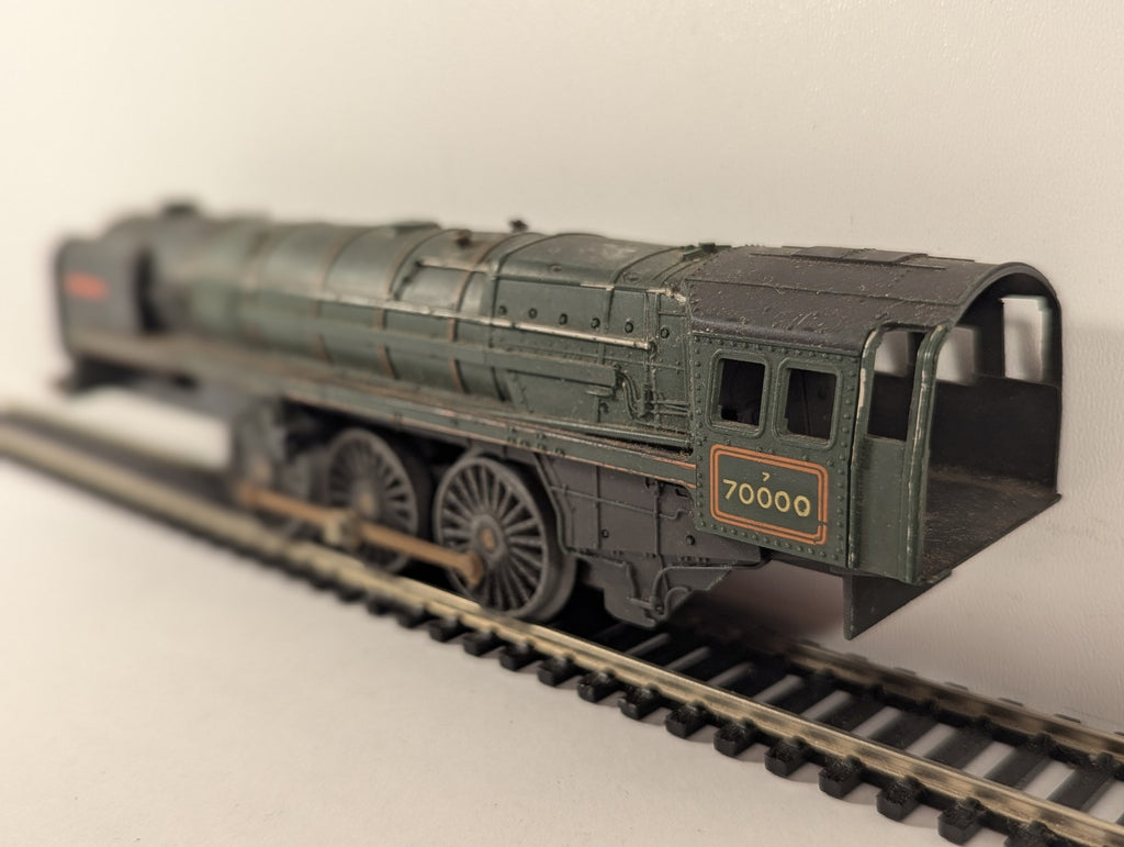 Tri-ang OO Gauge BR Class 7MT Britannia Steam Locomotive 70000 BR Green R259