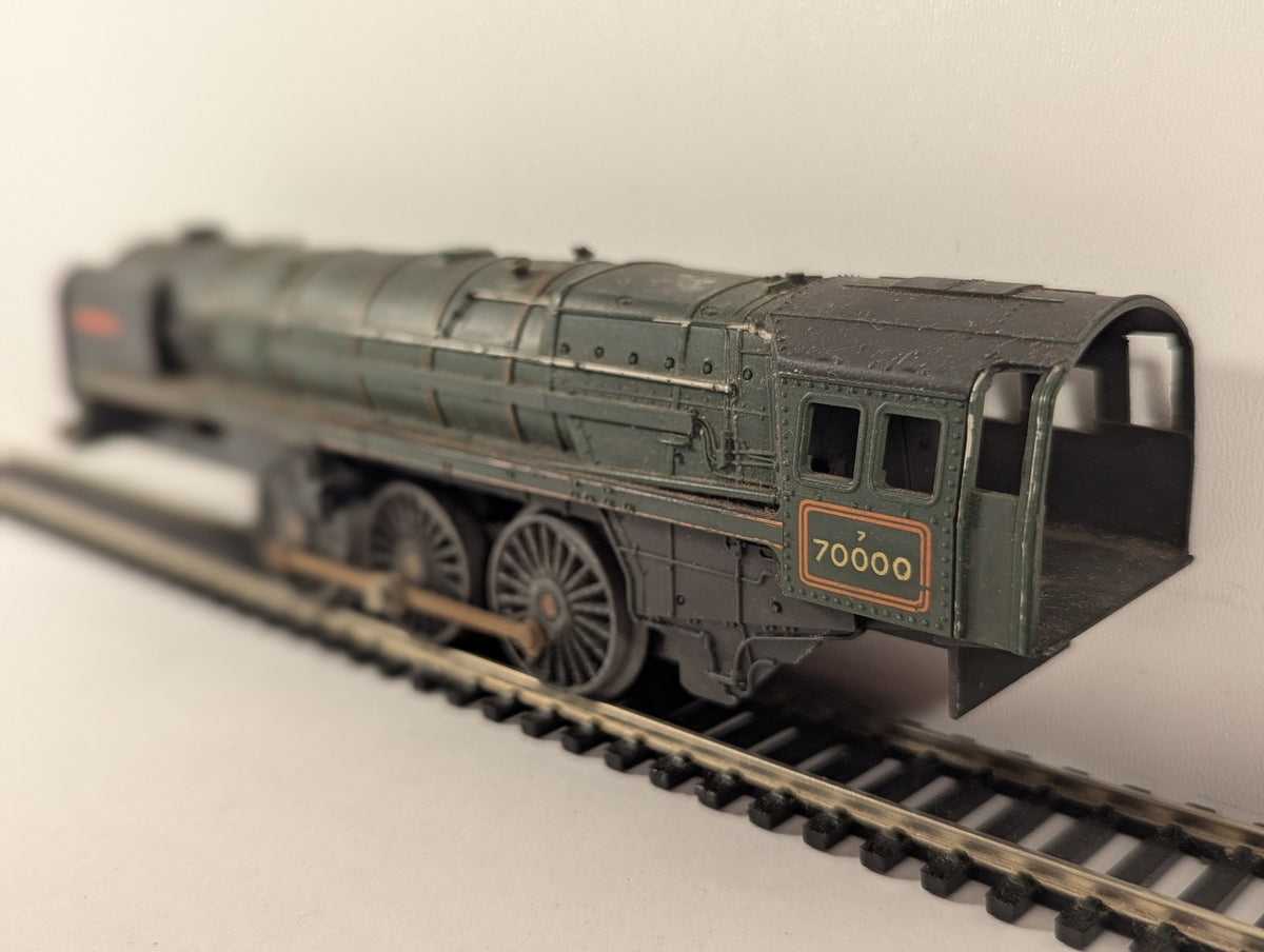 Tri-ang OO Gauge BR Class 7MT Britannia Steam Locomotive 70000 BR Green R259