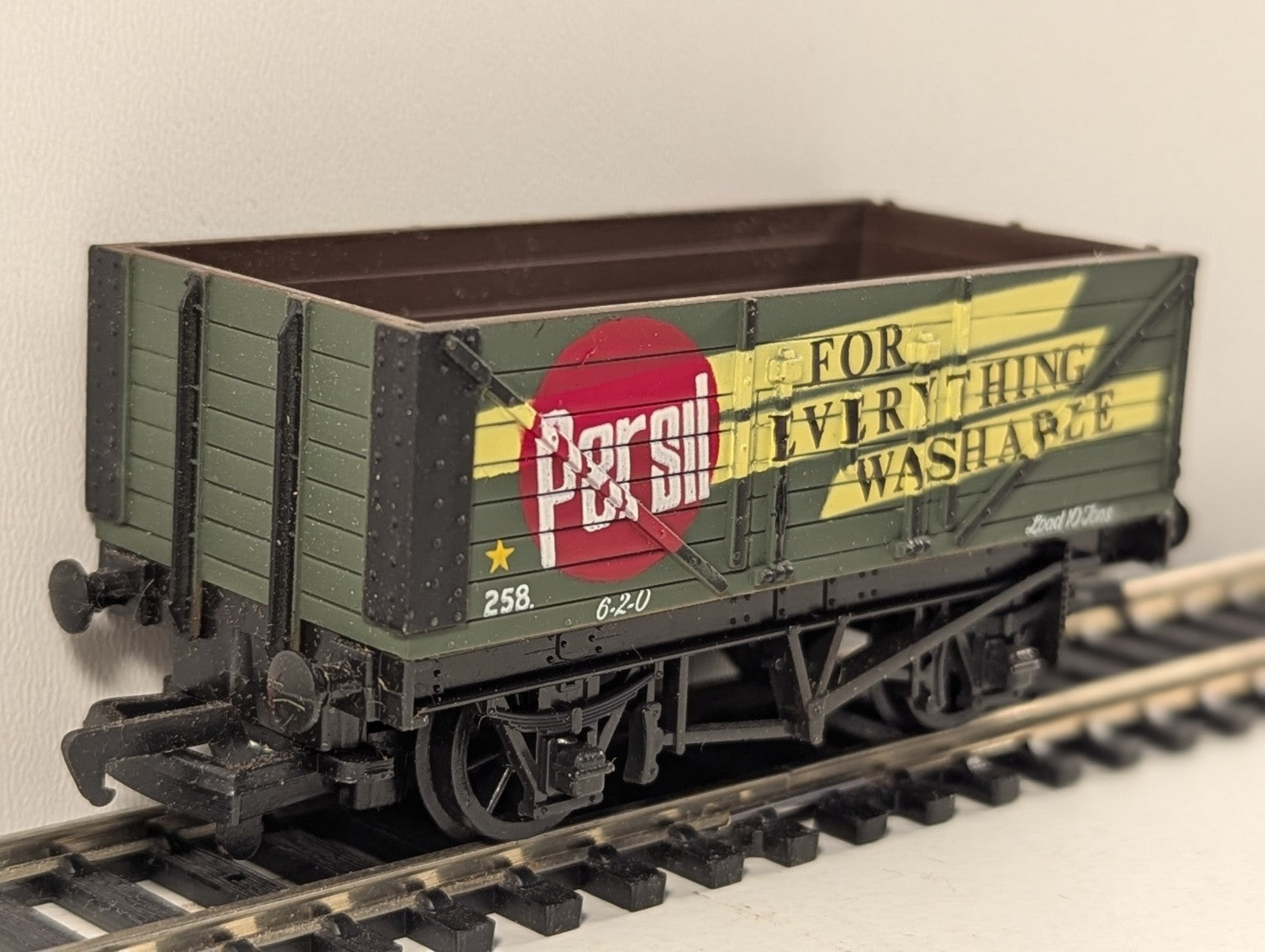 Mainline Railway 37-128 OO Gauge Green Persil 7 Plank Wagon Boxed
