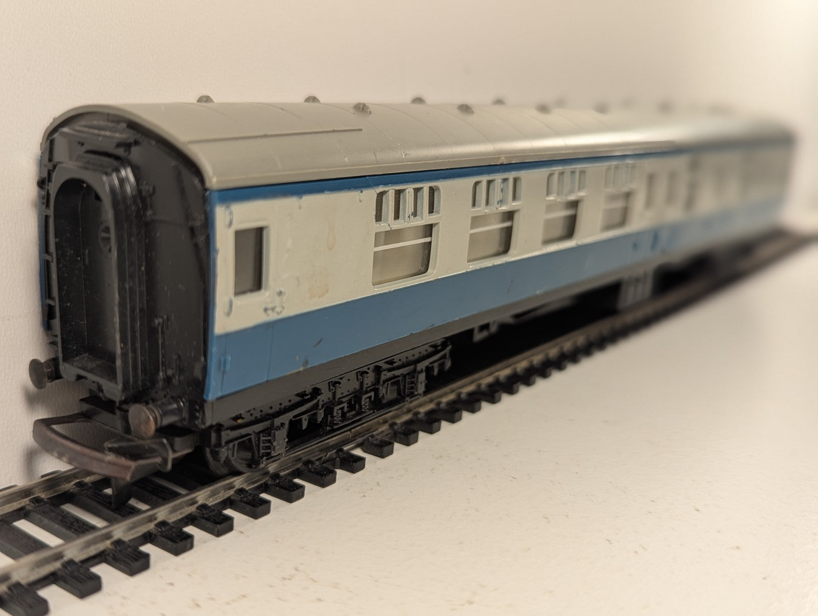 Tri-ang OO Gauge BR Mk1 Brake Second Corridor (BSK) Passenger Coach