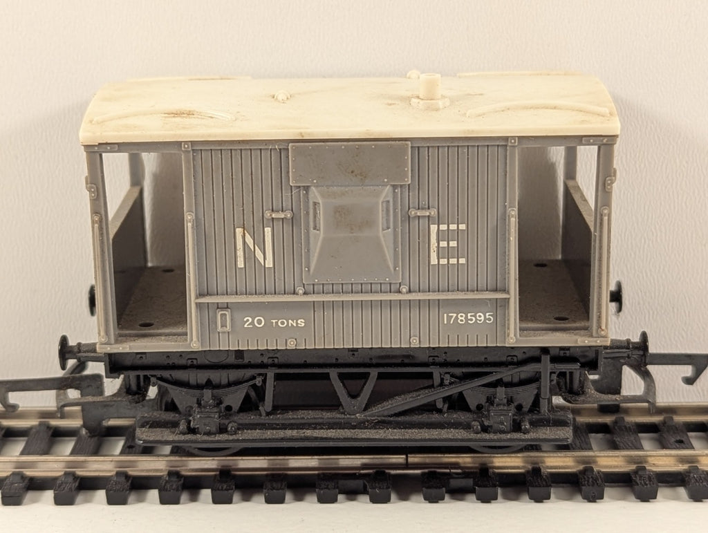 Hornby R114 OO Gauge Short Brake Van – North Eastern (NE) Grey