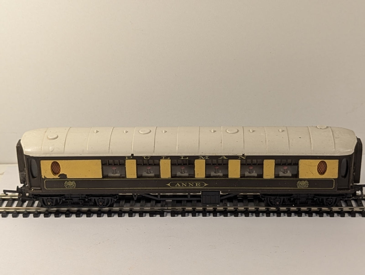 Hornby R228 OO Gauge Pullman 1st Class Parlour Car Anne