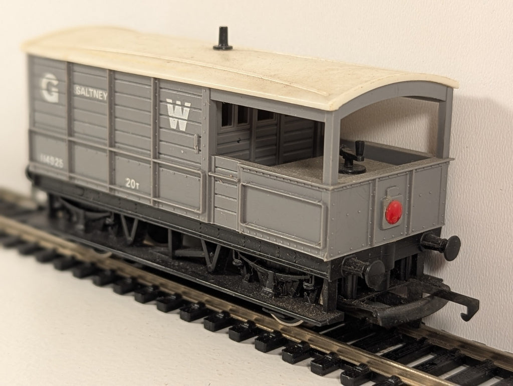 Hornby R018 OO Gauge GWR 20-Ton “Toad” Brake Van No. 114925 – Saltney (Grey)